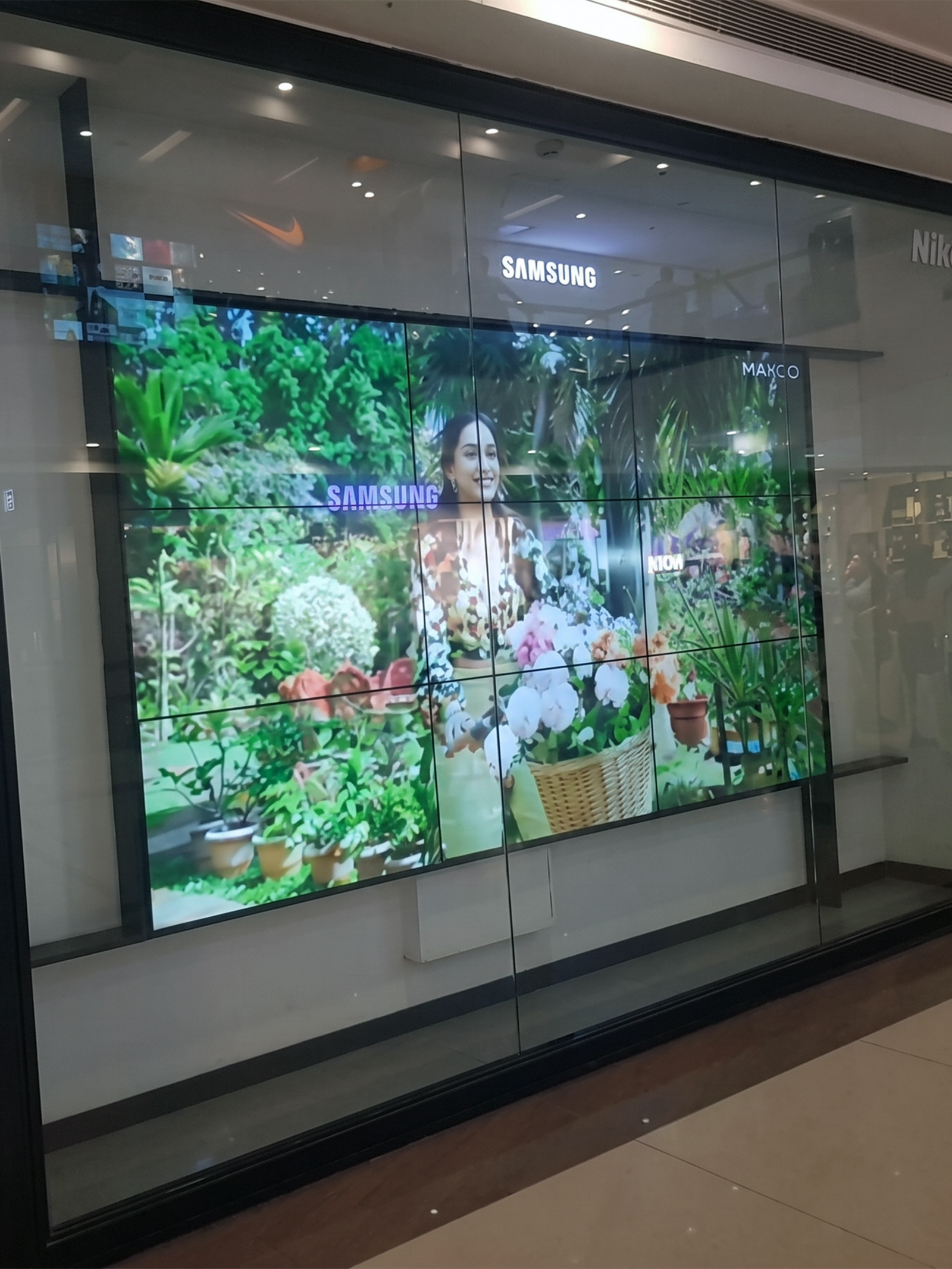 DIGITAL DISPLAY AND SIGNAGE (6)