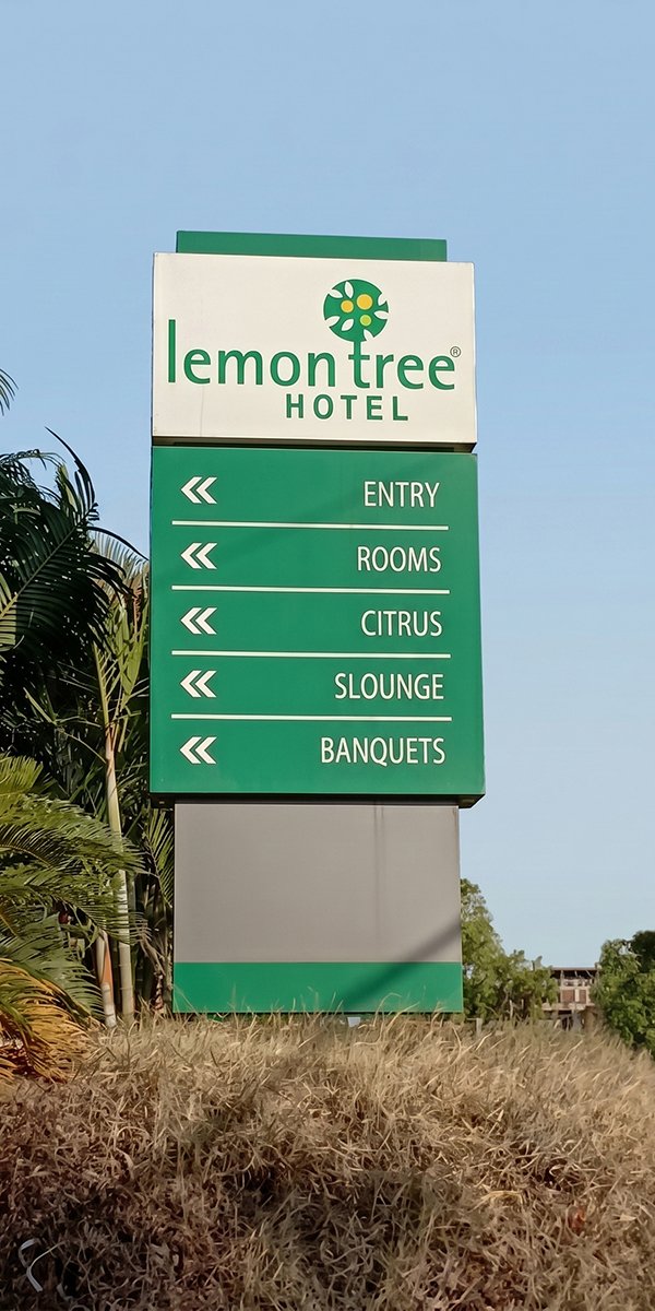 TOTEM SIGNAGE (3)